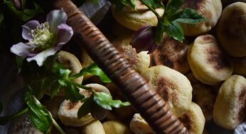 Batbouts (small Moroccan buns)