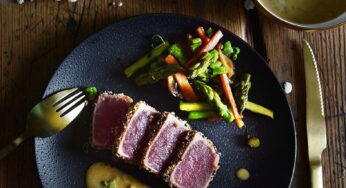 Semi-cooked tuna (Tataki), with tahini sauce, crisp vegetable stir-fry with sweet soy sauce